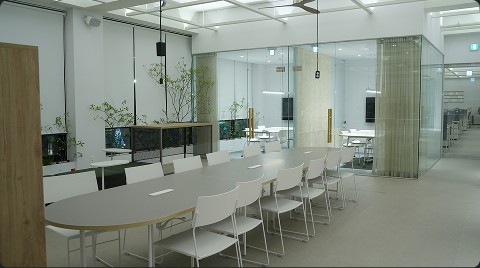 라운지 긴 테이블